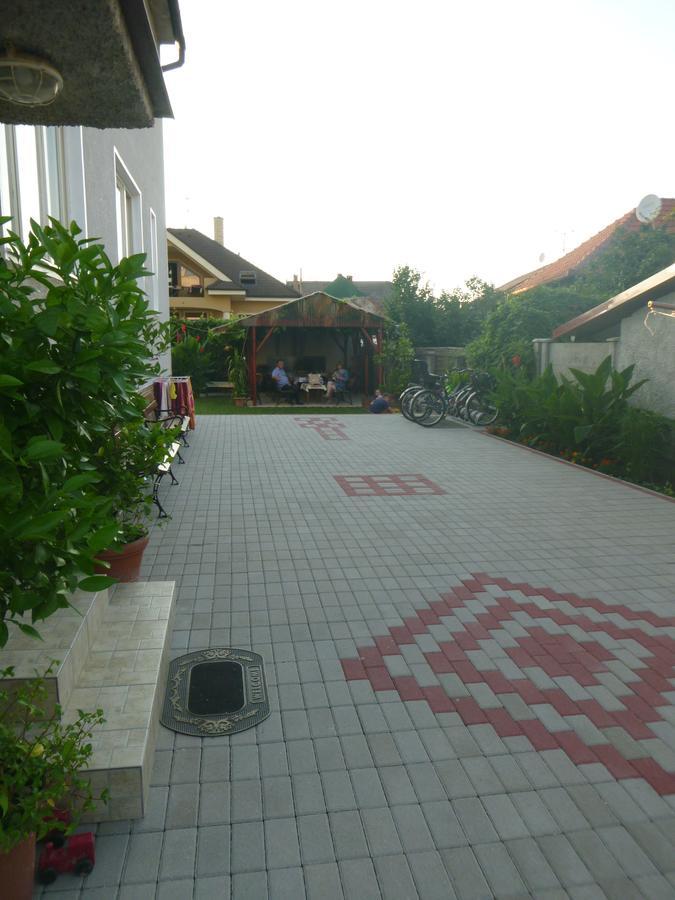 Apartmanovy Dom Grand Štúrovo Dış mekan fotoğraf